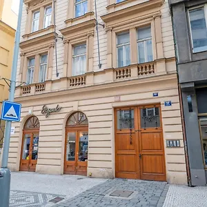 premium-wenceslas-square-apartments.praguehotelsweb.com/